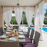 Sunset Lady Villa *