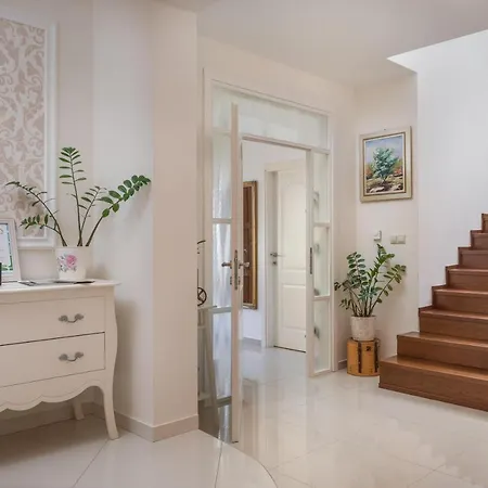 Sunset Lady Szybenik