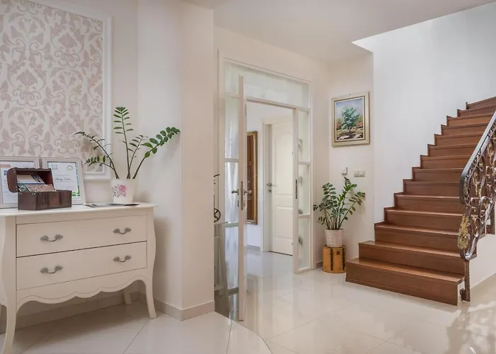 Sunset Lady Σίμπενικ